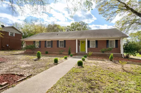 1935 Echo Ln, Gastonia, NC 28052