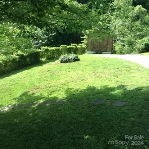 Exterior - 3436 Us 70 E Hwy E, Marion, NC 28752 photo 3 of 9