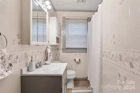 Bath - 3436 Us 70 E Hwy E, Marion, NC 28752 photo 1 of 1