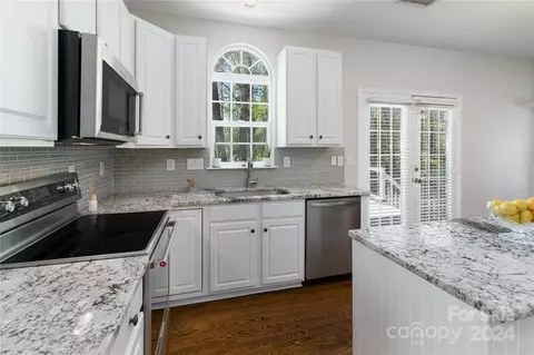 Kitchen - 20215 Tailwind Ln, Cornelius, NC 28031 photo 3 of 3