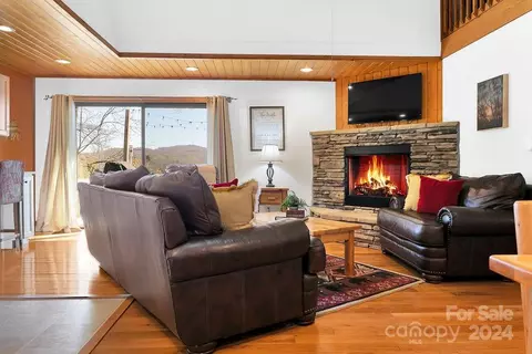 Living - 72 Uloque Ct, Brevard, NC 28712 photo 1 of 6