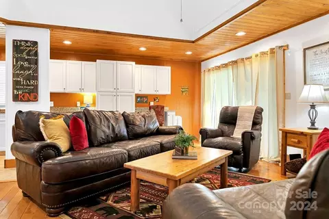 Living - 72 Uloque Ct, Brevard, NC 28712 photo 4 of 6