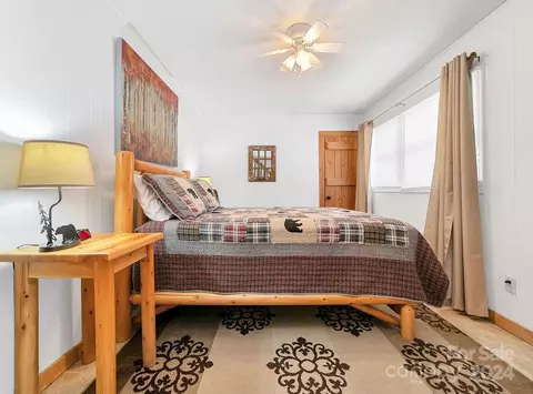 Bedroom - 72 Uloque Ct, Brevard, NC 28712 photo 4 of 9