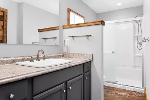 Bath - 72 Uloque Ct, Brevard, NC 28712 photo 1 of 4