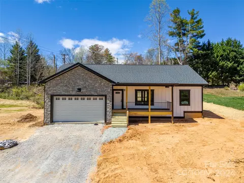 2205 N Stoney View Ct, Hendersonville, NC 28792