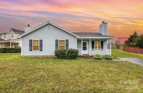 1302 Eagles Landing Dr, Charlotte, NC 28214