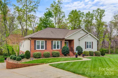 2318 20th Avenue Ne Ct NE, Hickory, NC 28601