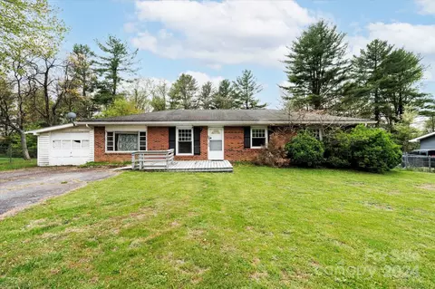 142 Willowbrook Rd, Hendersonville, NC 28792