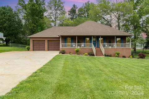 2737 Prince Dr, Lincolnton, NC 28092