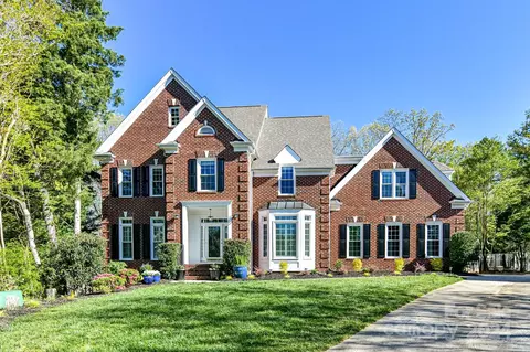 225 Liriope Ct, Matthews, NC 28105