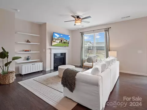 Living - 3203 Bridgewater St, Lancaster, SC 29720 photo 3 of 4