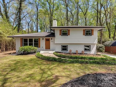 1510 Ormsby Ct, Charlotte, NC 28211
