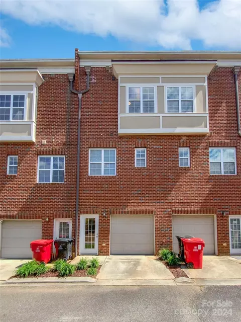 Exterior - 223 Harbour Place Dr, Davidson, NC 28036 photo 2 of 3