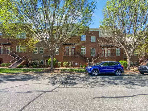 223 Harbour Place Dr, Davidson, NC 28036