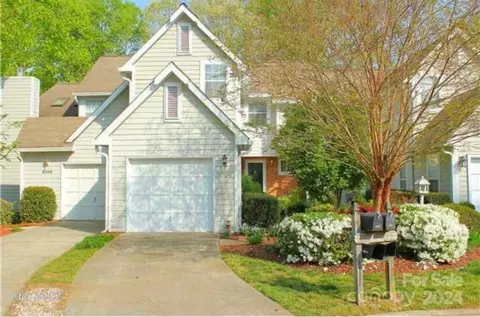 9004 St Thomas Ln, Charlotte, NC 28277
