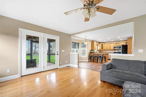 Living - 113 Snooks Path, Mars Hill, NC 28754 photo 6 of 6