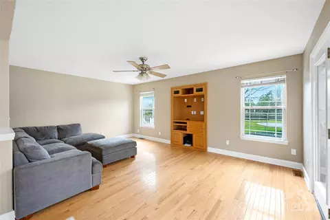 Living - 113 Snooks Path, Mars Hill, NC 28754 photo 5 of 6