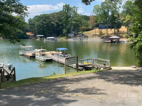 203 Spring Shore Rd, Statesville, NC 28677