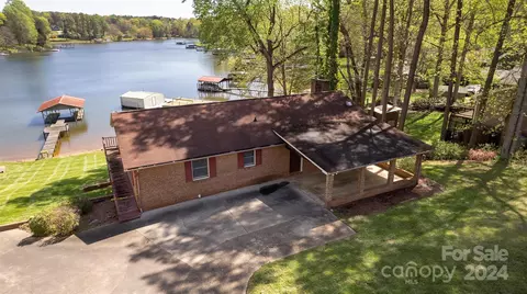 6972 Vinewood Rd, Sherrills Ford, NC 28673