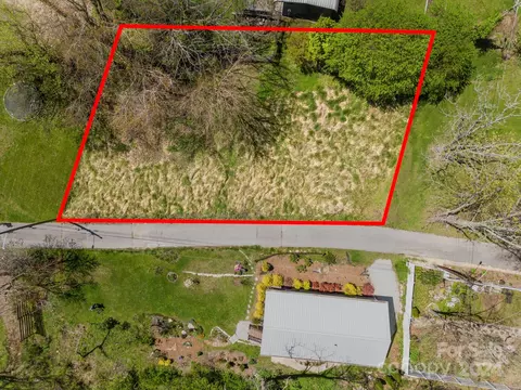 161 Jones St, Hendersonville, NC 28739