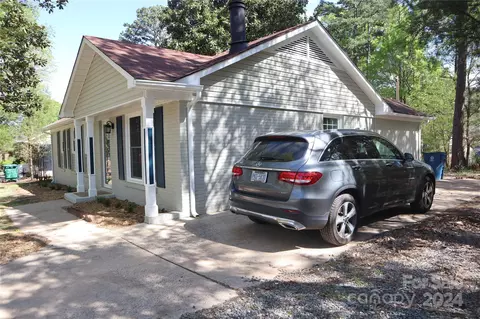 829 E John St, Matthews, NC 28105 photo 9