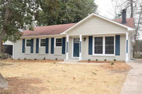 829 E John St, Matthews, NC 28105