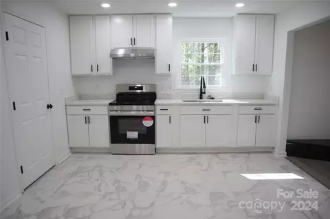 829 E John St, Matthews, NC 28105 photo 5