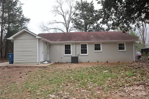 829 E John St, Matthews, NC 28105 photo 2