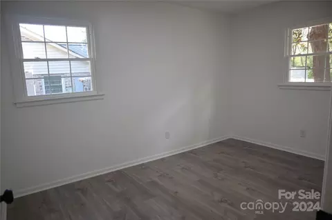 829 E John St, Matthews, NC 28105 photo 8