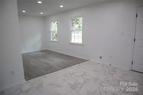 829 E John St, Matthews, NC 28105 photo 4