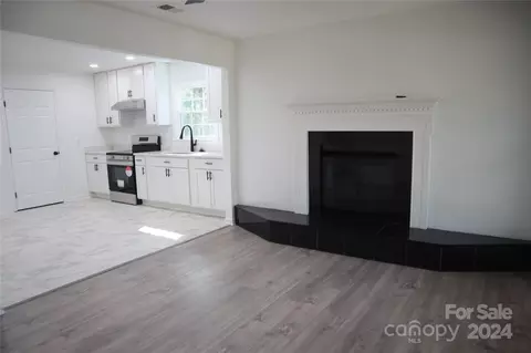 829 E John St, Matthews, NC 28105 photo 3