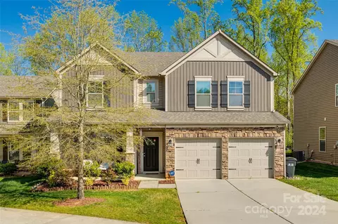 10128 Michael Crossing Dr, Charlotte, NC 28213