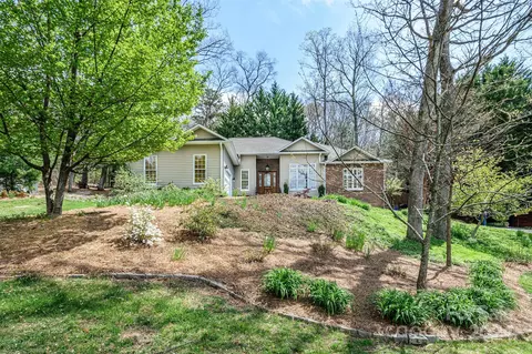 104 White Cedar Ln, Hendersonville, NC 28791