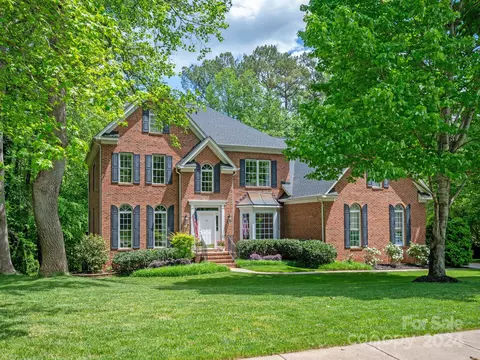 1807 Crestgate Dr, Waxhaw, NC 28173