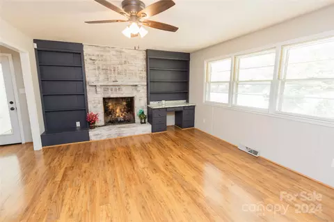 Living - 111 Colonial Ave, Lancaster, SC 29720 photo 2 of 6