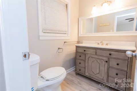 Bath - 111 Colonial Ave, Lancaster, SC 29720 photo 6 of 7
