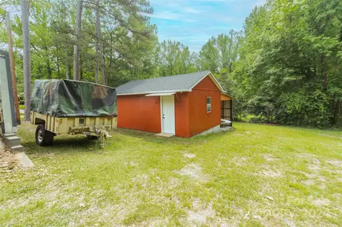 Exterior - 111 Colonial Ave, Lancaster, SC 29720 photo 4 of 11
