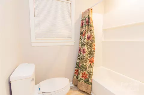 Bath - 111 Colonial Ave, Lancaster, SC 29720 photo 4 of 7