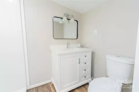 Bath - 111 Colonial Ave, Lancaster, SC 29720 photo 2 of 7