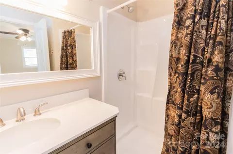 Bath - 111 Colonial Ave, Lancaster, SC 29720 photo 7 of 7