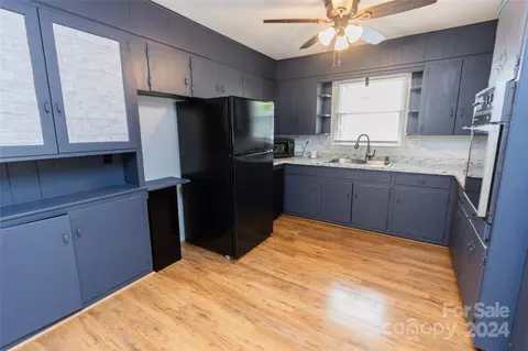 Kitchen - 111 Colonial Ave, Lancaster, SC 29720 photo 1 of 3