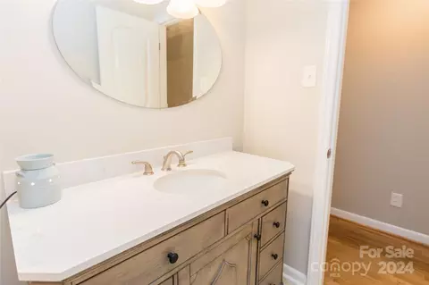 Bath - 111 Colonial Ave, Lancaster, SC 29720 photo 5 of 7
