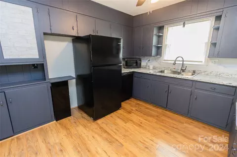 Kitchen - 111 Colonial Ave, Lancaster, SC 29720 photo 3 of 3