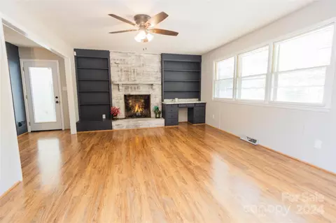 Living - 111 Colonial Ave, Lancaster, SC 29720 photo 5 of 6