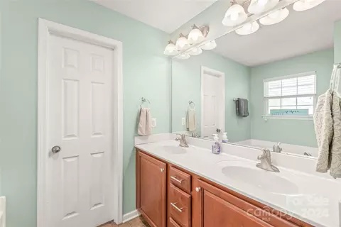 Bath - 11616 Mud Dr, Midland, NC 28107 photo 2 of 4