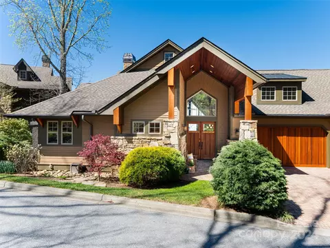7 Point Bluff Dr, Asheville, NC 28804