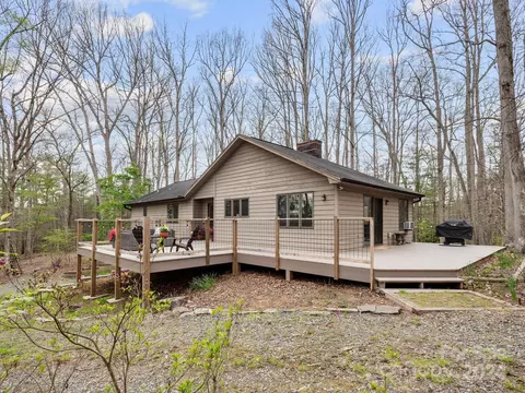 1030 River Bend Dr, Mars Hill, NC 28754