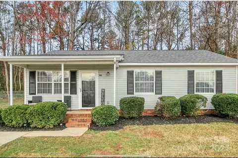 5631 Woodard St, Charlotte, NC 28269