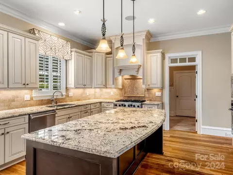 Kitchen - 18507 Square Sail Rd, Cornelius, NC 28031 photo 2 of 5