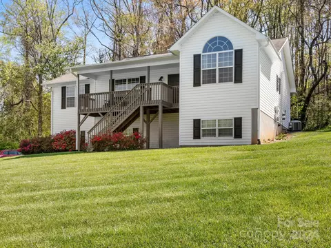 37 N Willow Brook Dr, Asheville, NC 28806